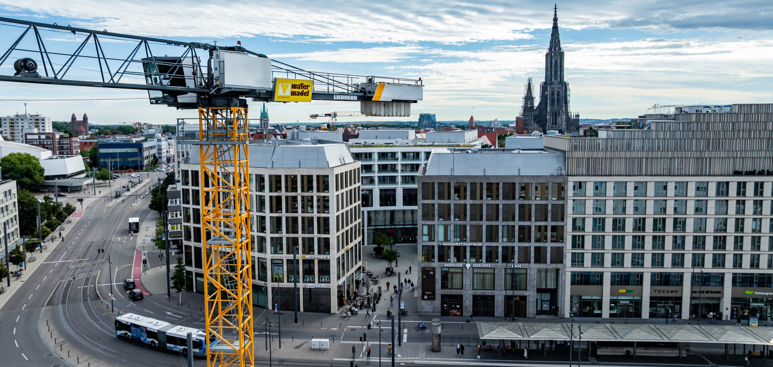 Krahn Mayer-Madel Bauutnernehmung im Hintergrund das Ulmer Münster